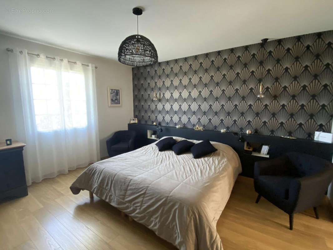 chambre 1 - Maison à BARBEZIEUX-SAINT-HILAIRE