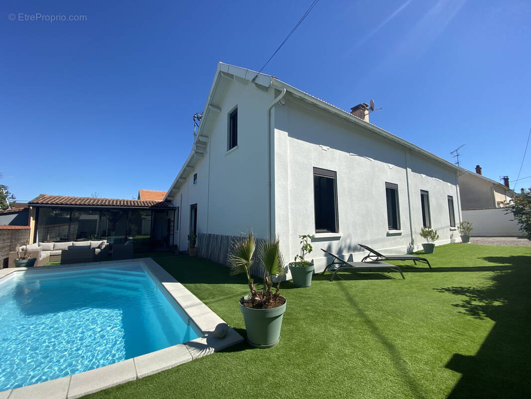 Maison à RUELLE-SUR-TOUVRE