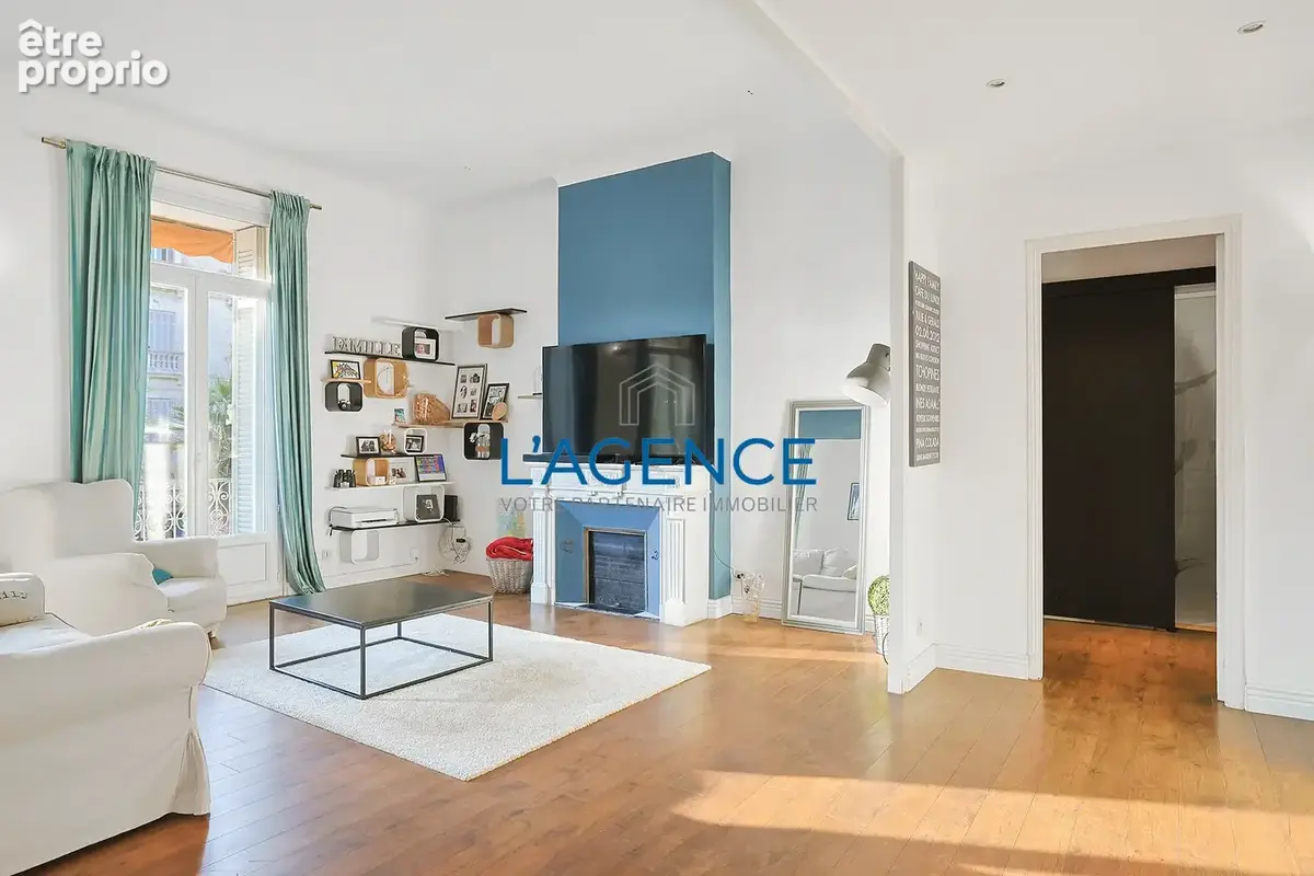 Appartement bourgeois de type T4 de 126 m2 dans un bel immeuble du centre ville à Hyères - photo 6
