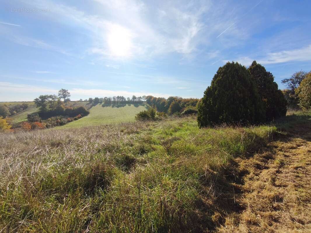 Maison à SAINT-GENIS-D'HIERSAC