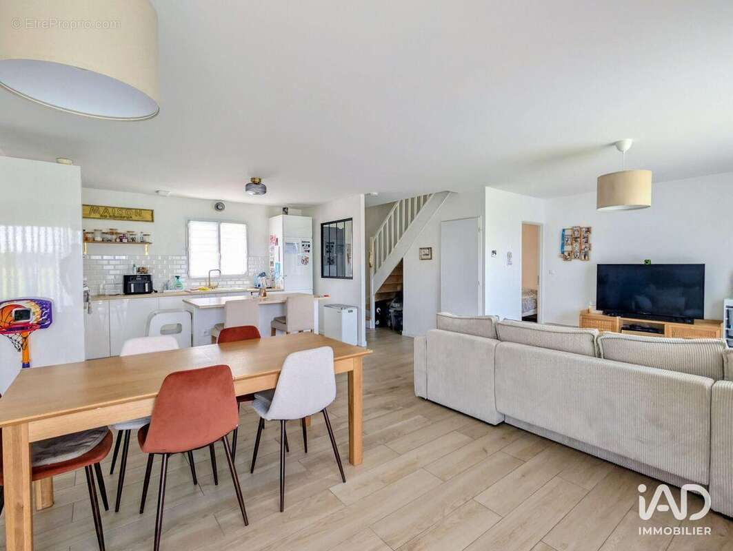 Photo 3 - Maison à LA NEUVILLE-GARNIER