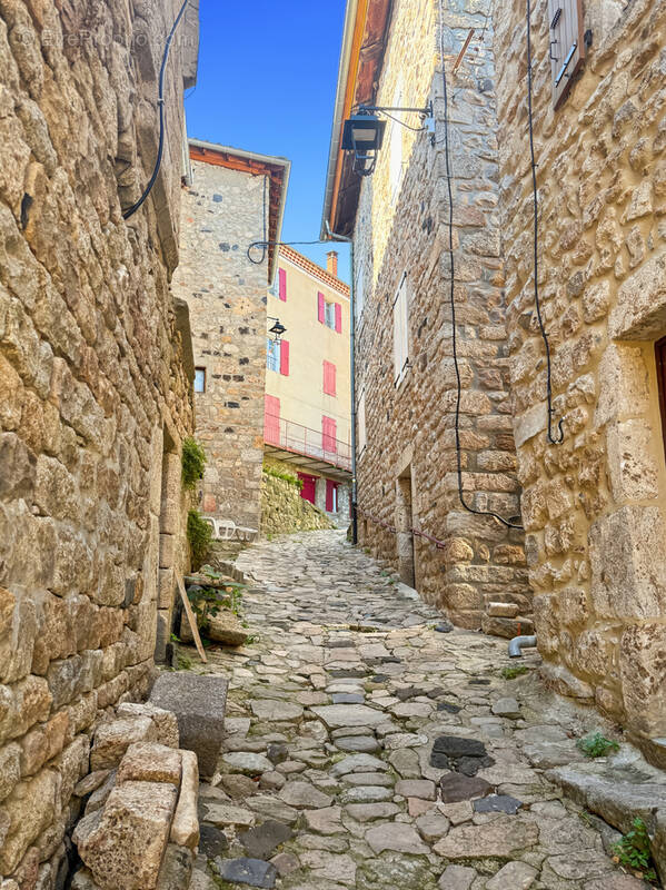 Maison à ANTRAIGUES-SUR-VOLANE