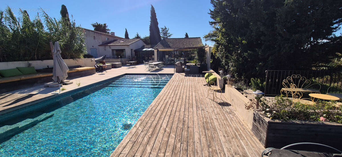Propriété d'exception à vendre avec vue sur le château de Lagnes . - photo 18