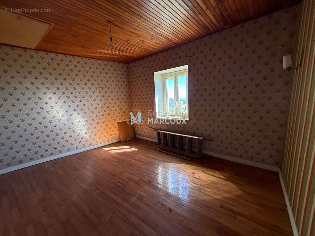 Maison à SAINT-BONNET-LE-COURREAU