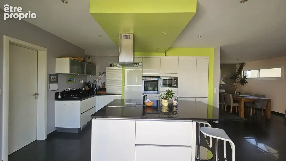 Belles prestations pour cette maison (150 m2) sur terrain de 563 m2 clos. - photo 6
