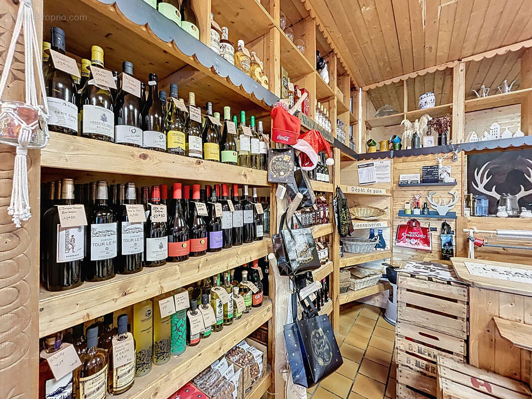 Commerce à ENCHASTRAYES