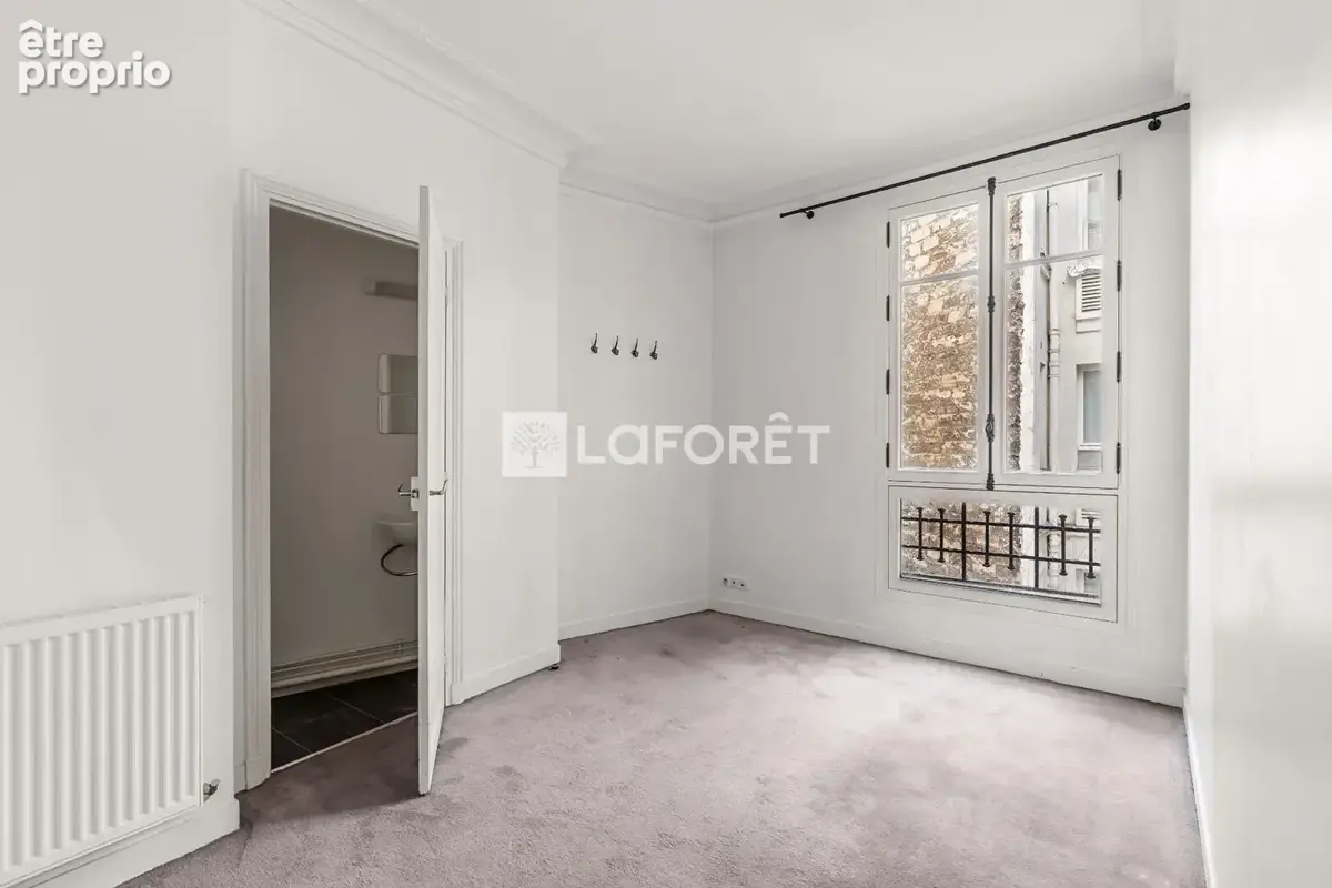 Paris 17 - etage eleve - ascenseur - sud ouest - dpe d - photo 8