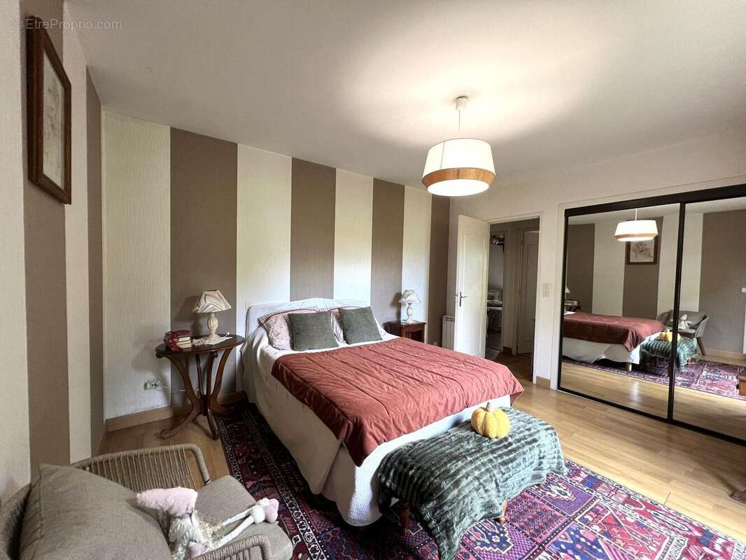 Maison 202 m² à Cours-De-Pile  - photo 8