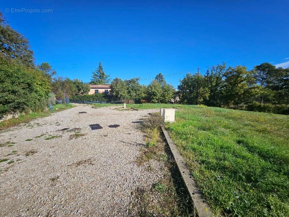 Terrain à GREASQUE