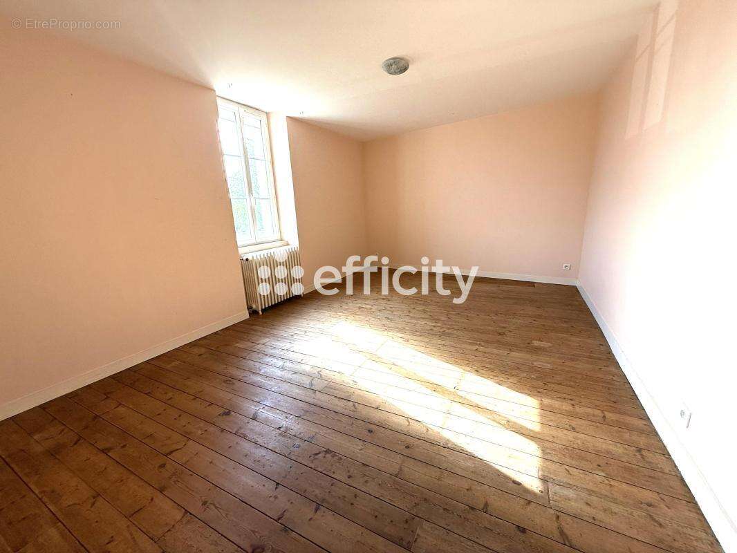 Maison 160 m² à Aunac  - photo 9