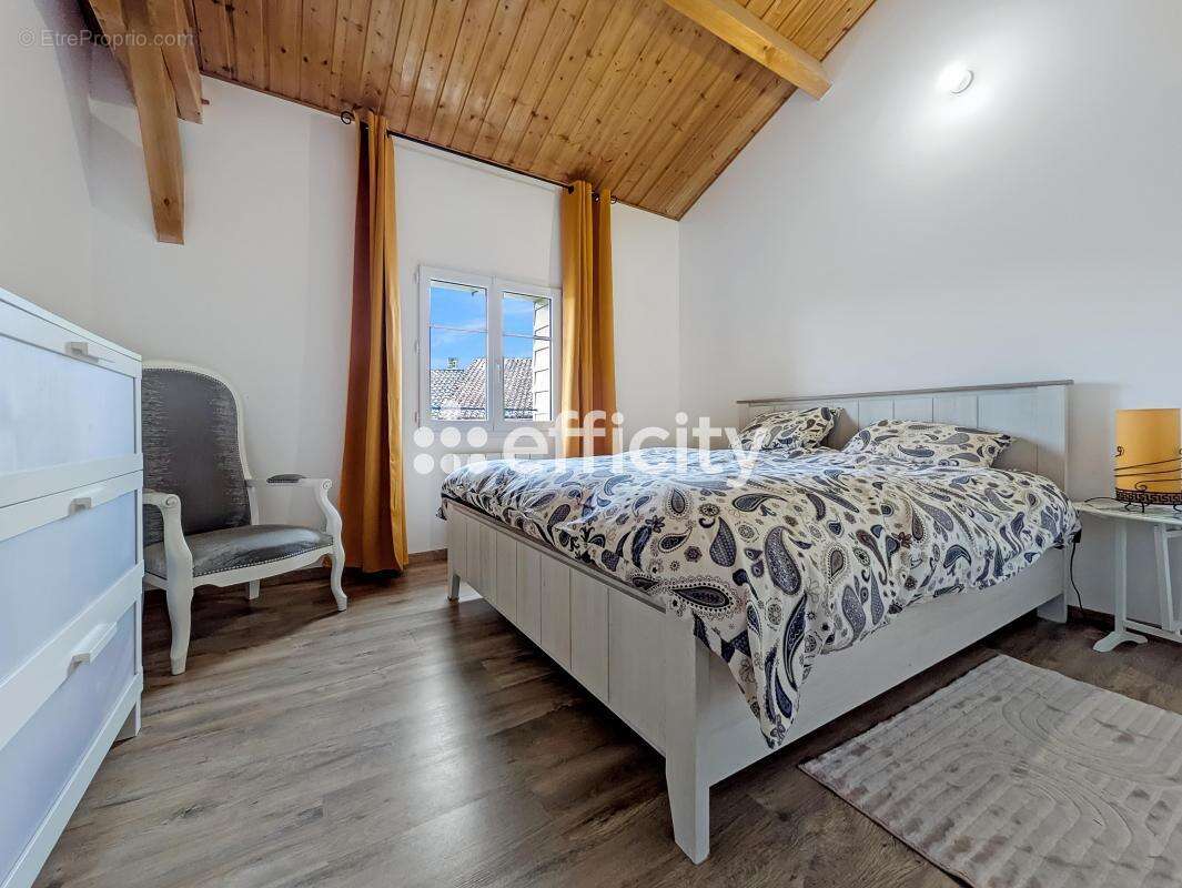 Maison à SAINT-LAURENT-SUR-GORRE