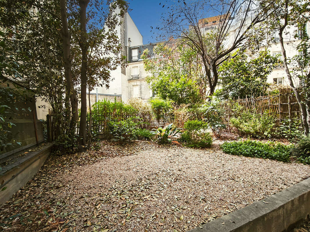 Paris 17ème - 3 Pièces avec jardin de 38 M² - Courcelles - photo 2