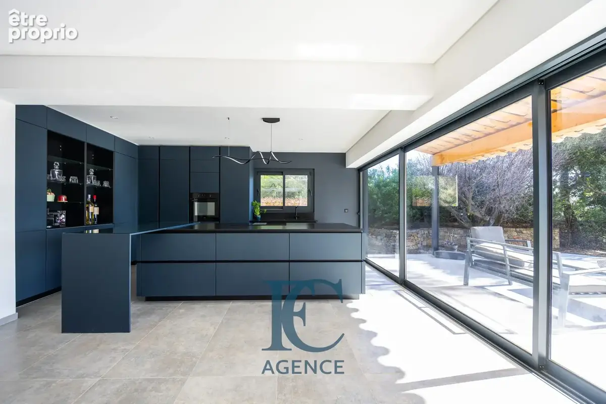 Propriété de 372 m2 vue mer exceptionnelle - photo 3
