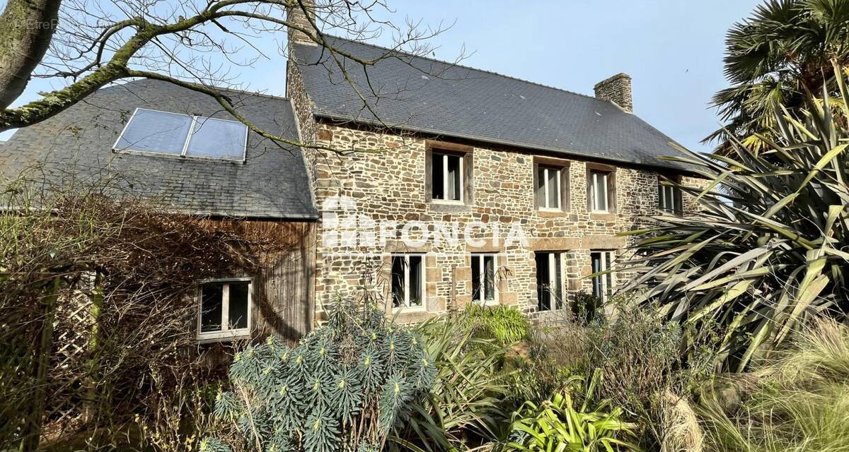 Maison à SAINT-BROLADRE