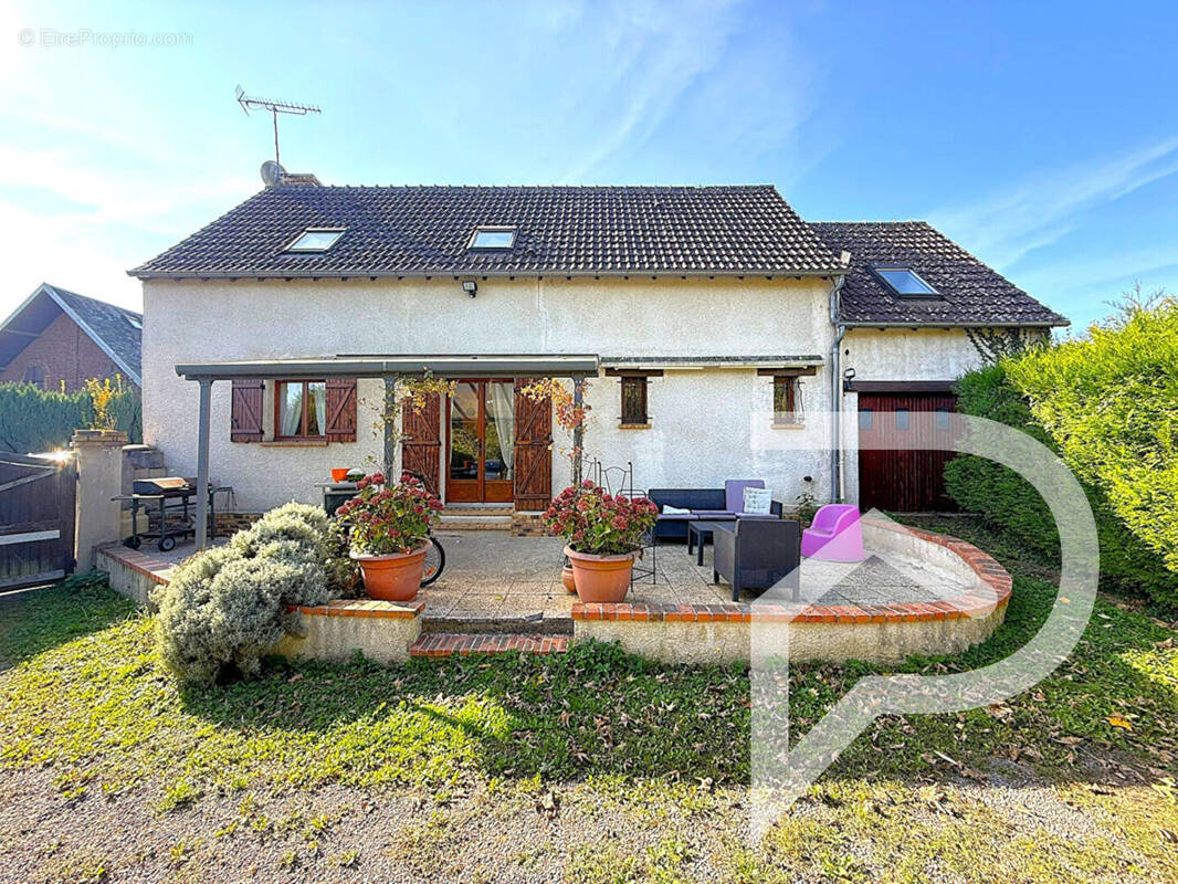 Maison à ESTREES-SAINT-DENIS