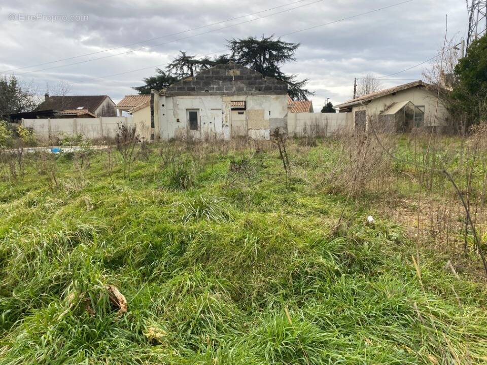 Terrain à MONTUSSAN