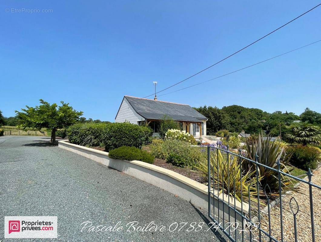 Maison à MOULIHERNE