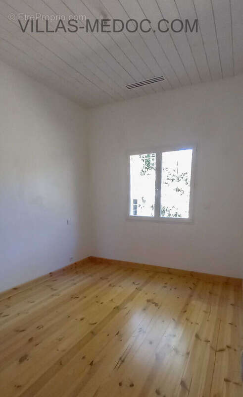 Maison à VENDAYS-MONTALIVET