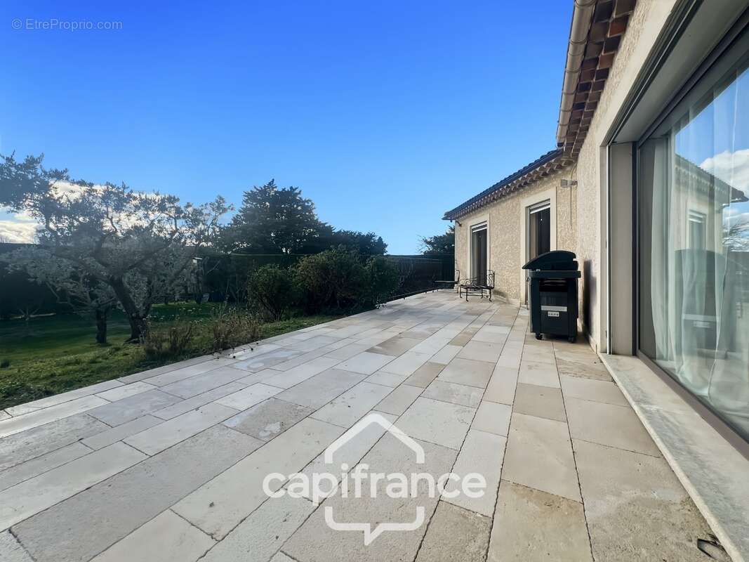 LES TAILLADES, maison individuelle de plain pied  de 210 m2, en campagne,  4 chambres, sur un terrain de 2900 m2 environ, piscin - photo 51