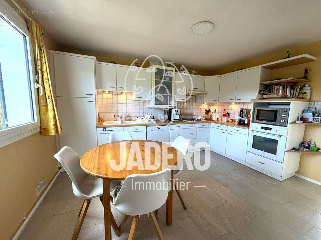 Maison à LE MESNIL-ESNARD