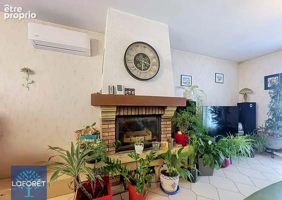 VILLABÉ - Maison familiale 6 pièces avec sous-sol total et panneaux solaires - photo 3