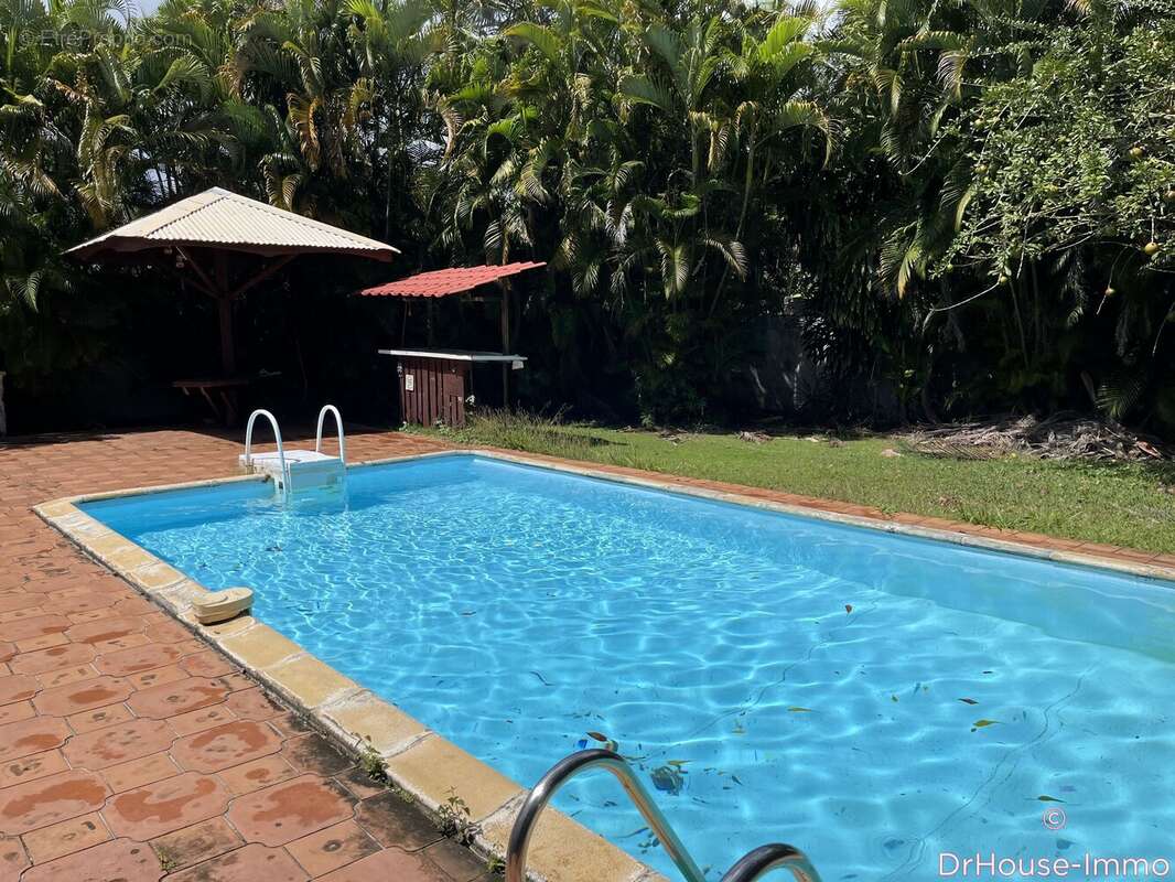 Maison à BAIE-MAHAULT