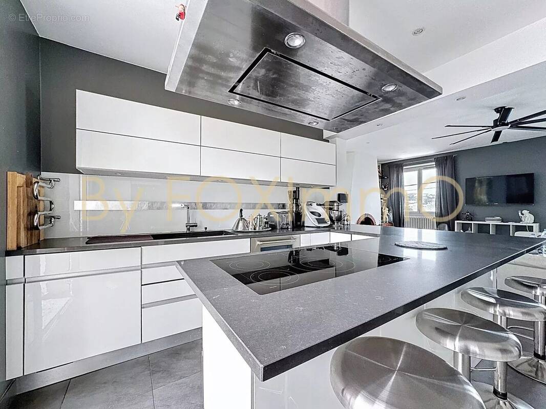 Appartement à SAINT-LAURENT-DU-VAR