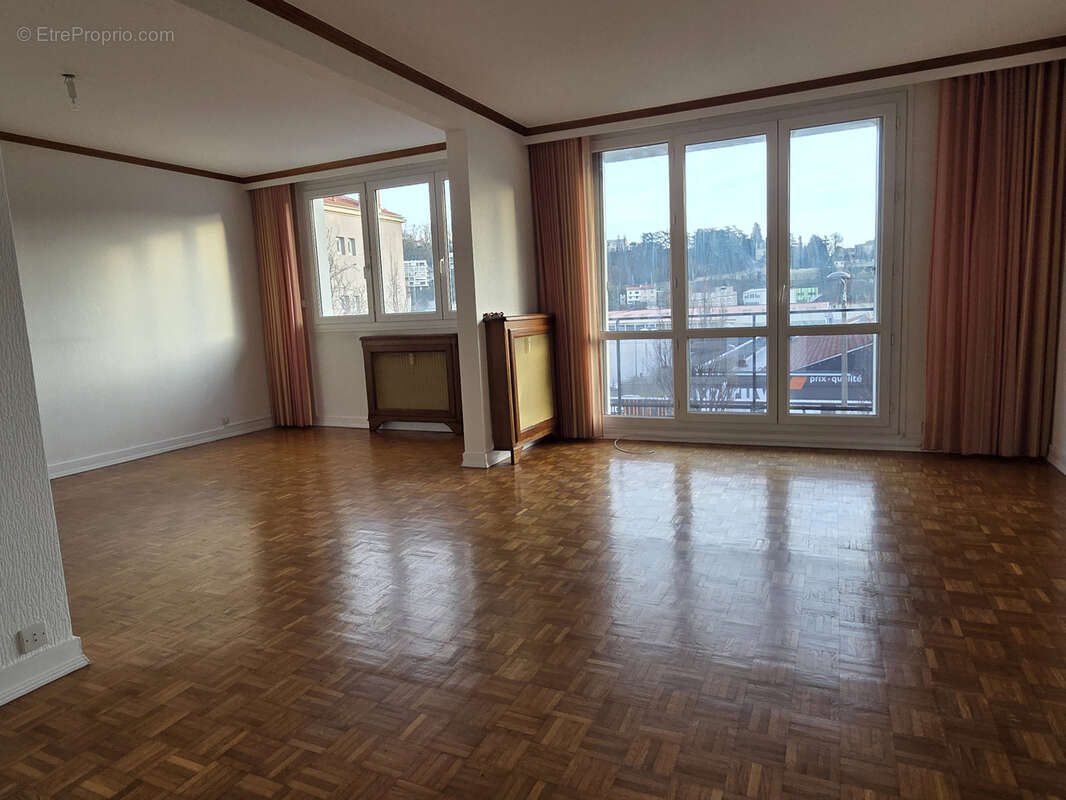 Appartement à SAINT-ETIENNE