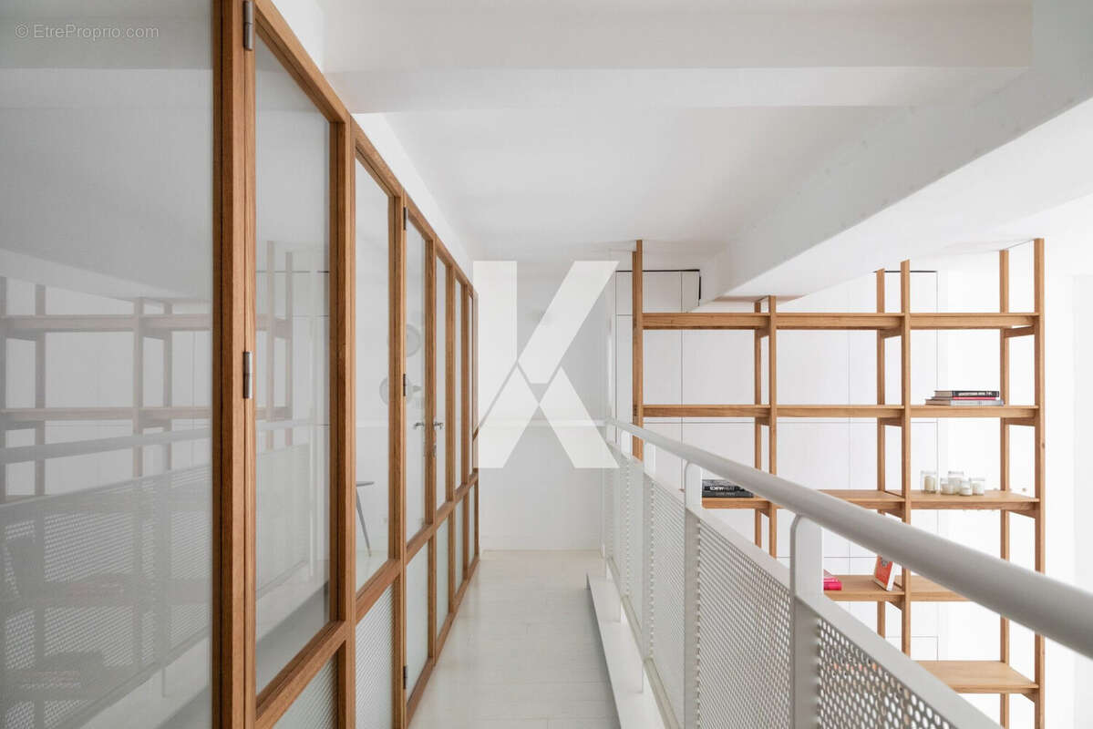 étage - Appartement à PARIS-10E