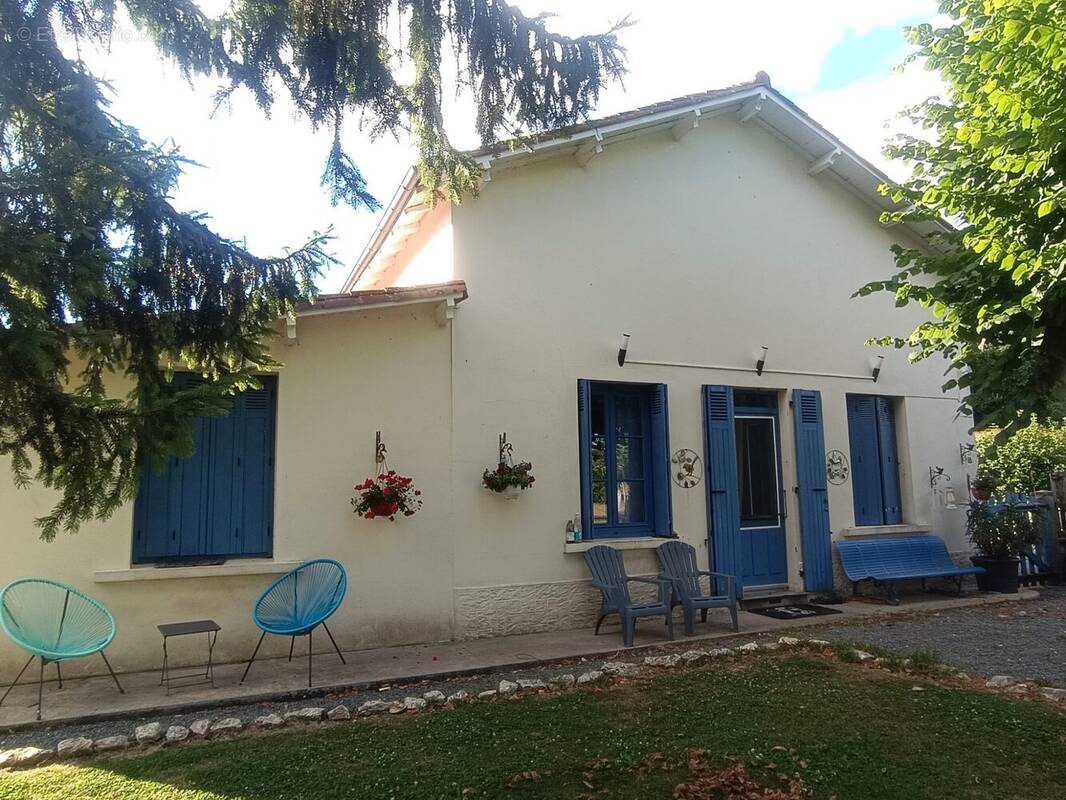 Maison à CHEF-BOUTONNE