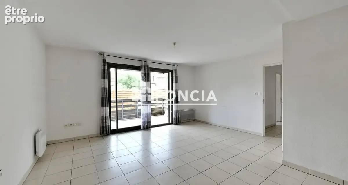 Rare à Fabrègues : beaux volumes, terrasse au calme et double box en sous-sol - photo 5