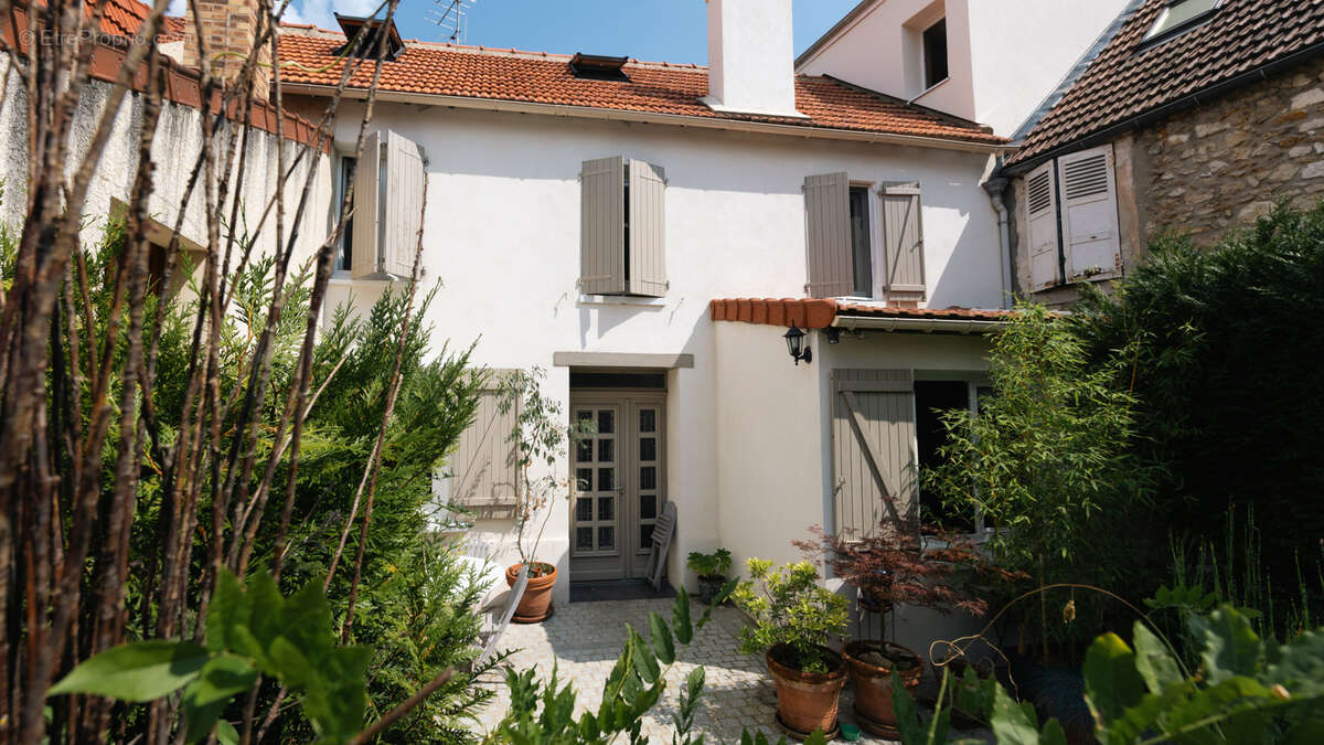 Maison à THIVERVAL-GRIGNON