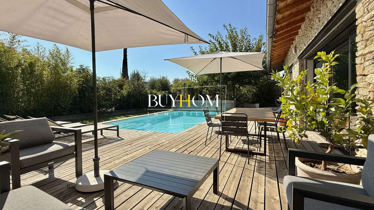 Maison à L'ISLE-SUR-LA-SORGUE