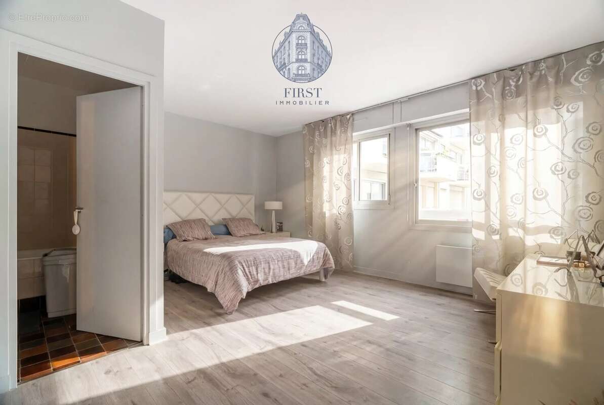 Appartement à NEUILLY-SUR-SEINE