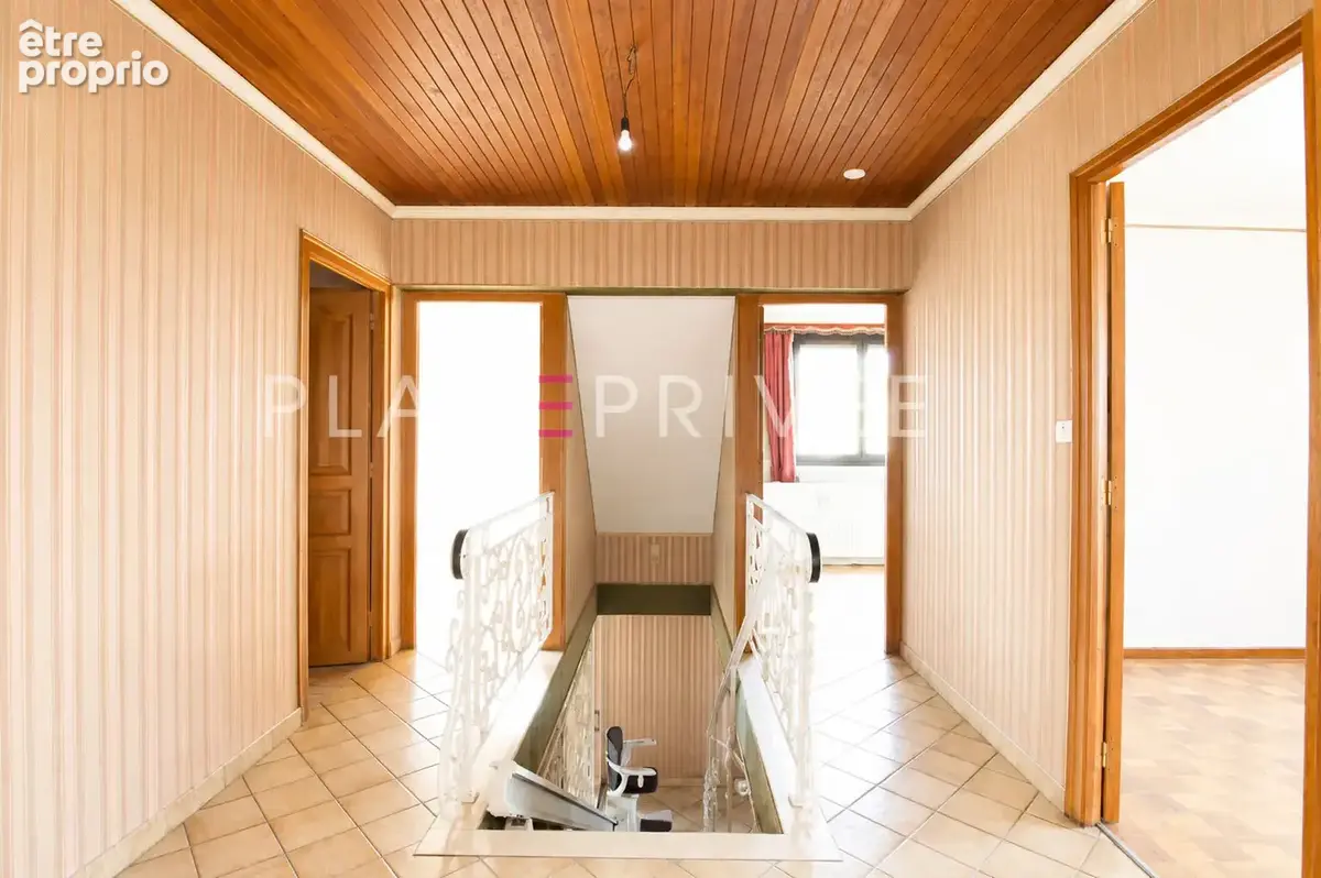 Maison avec garage et jardin - photo 12