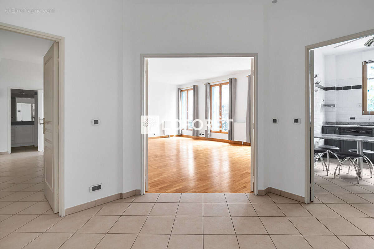 Appartement à PARIS-16E