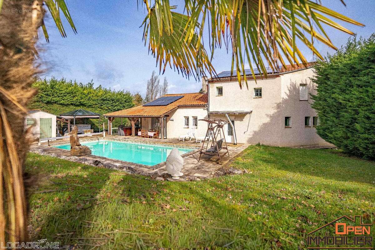 Appartement à ALLEZ-ET-CAZENEUVE