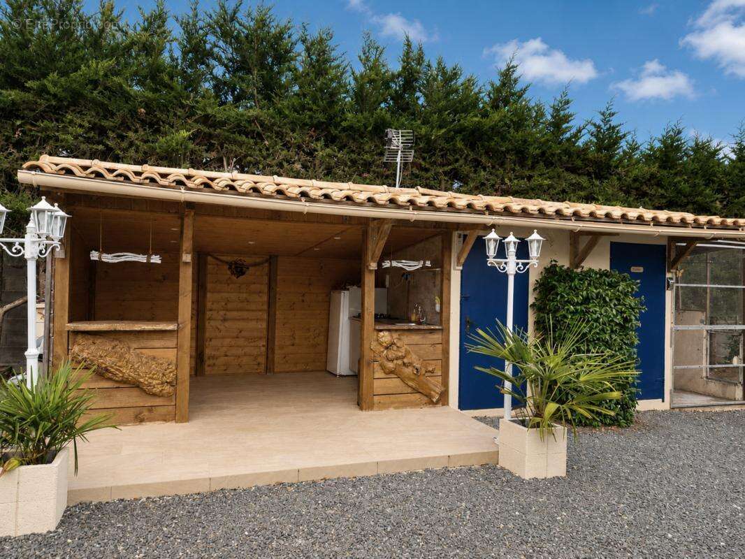 Maison à vendre 5 pièces Proche de FONTENAY LE COMTE (85) - photo 3