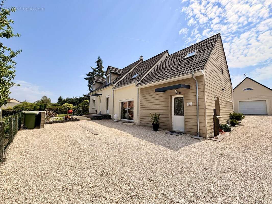 Maison 204 m² à Checy  - photo 3