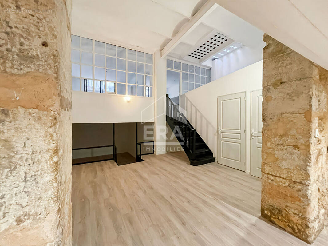 Appartement à MARSEILLE-1E