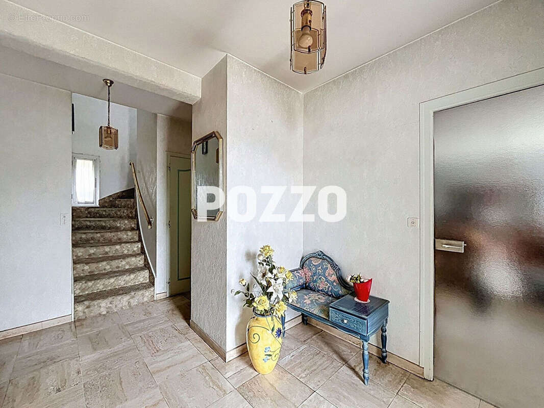A Vendre - Saint Hilaire Du Harcouet - Maison 5 pièce(s) 129 m² - Vie de Plain-Pied - Centre-ville - Garage - photo 2