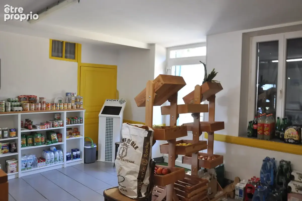 En montagne bourbonnaise, bel ensemble immobilier composé d'un commerce, d'un logement, et d'un fort potentiel - photo 6