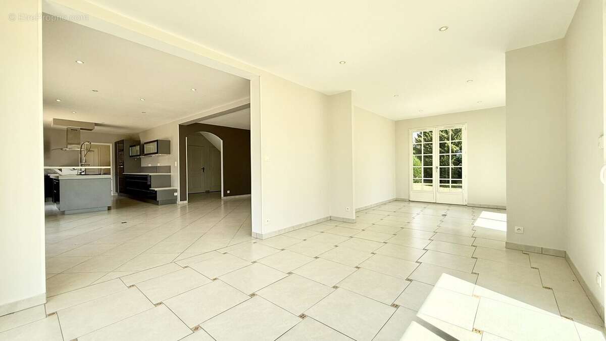 Maison 244 m² à Beaufay  - photo 8