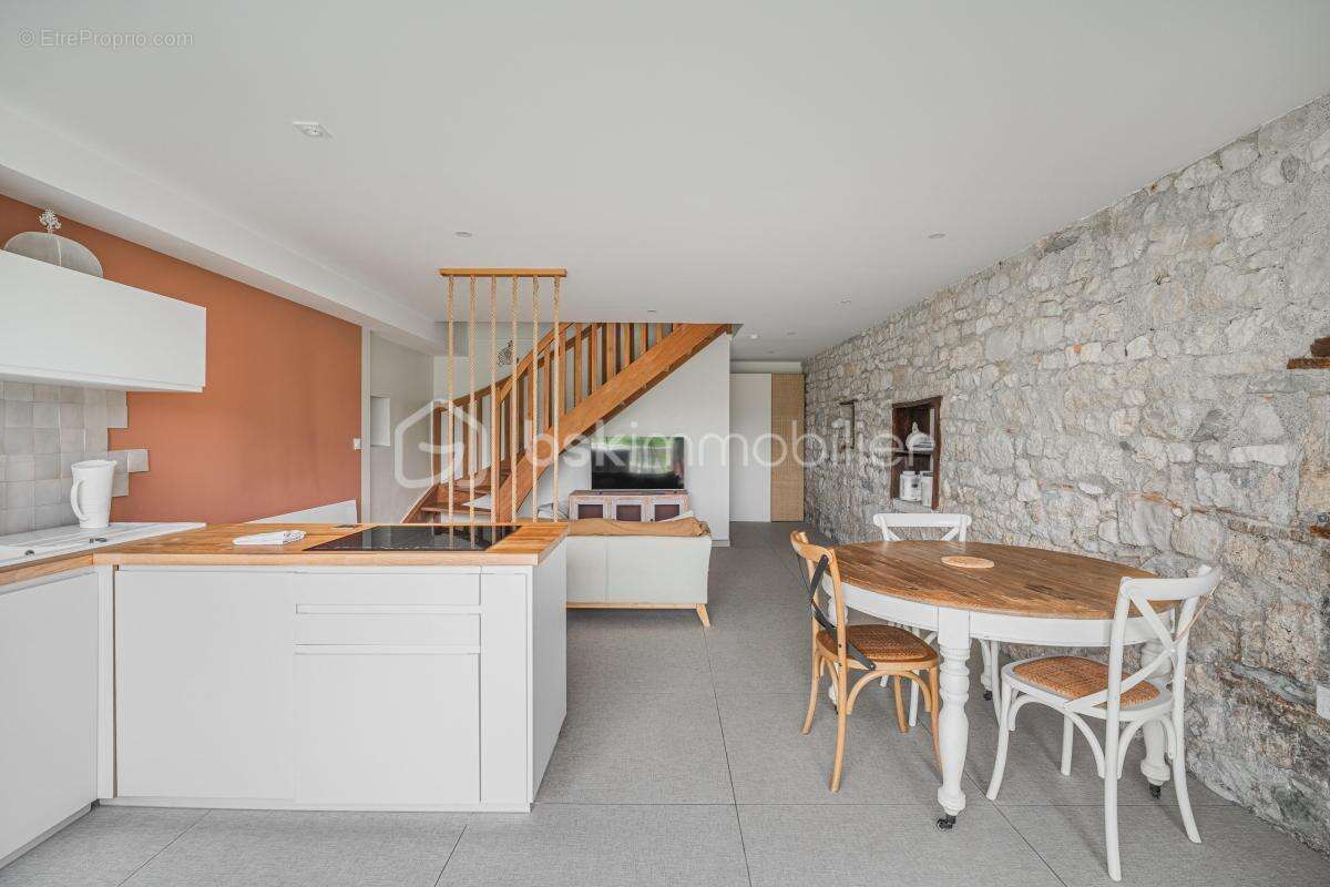 Maison de caractère de 250 m² avec 3 gîtes indépendants à fort potentiel touristique - photo 10