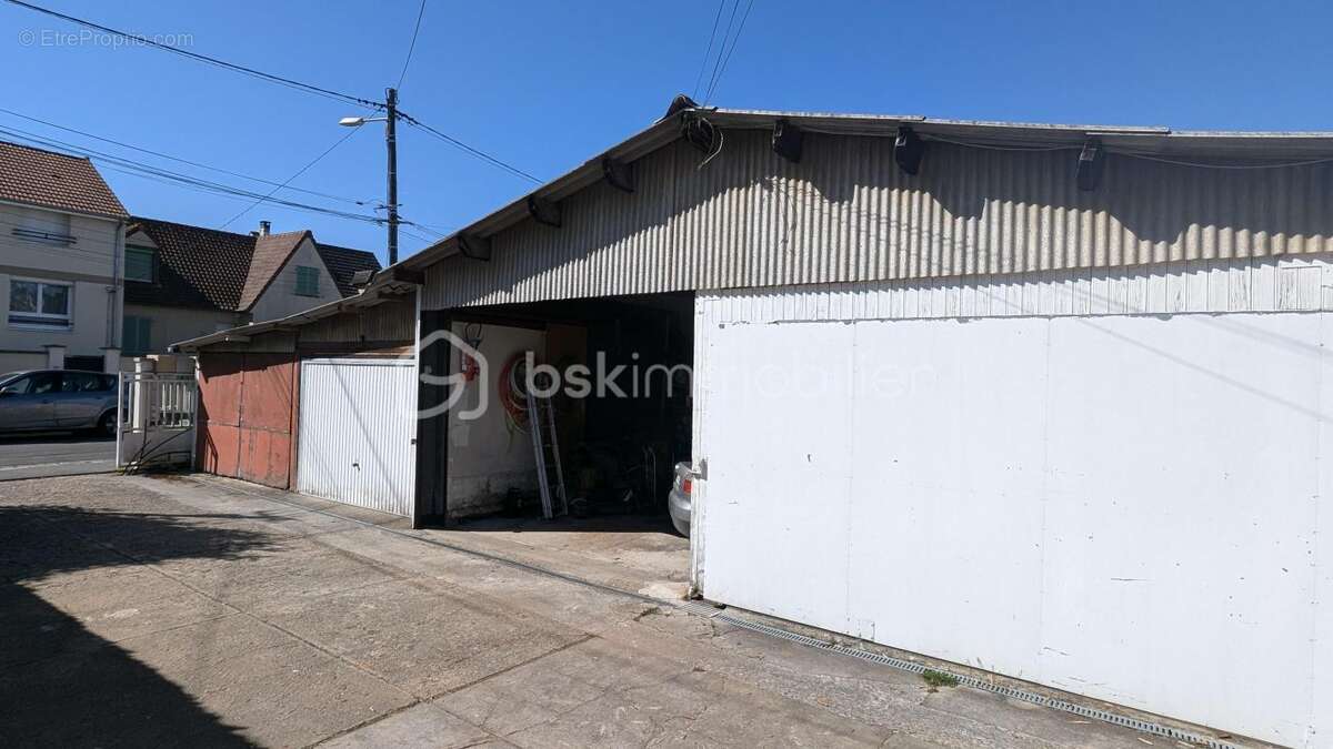 Maison et locaux d'activités - photo 9