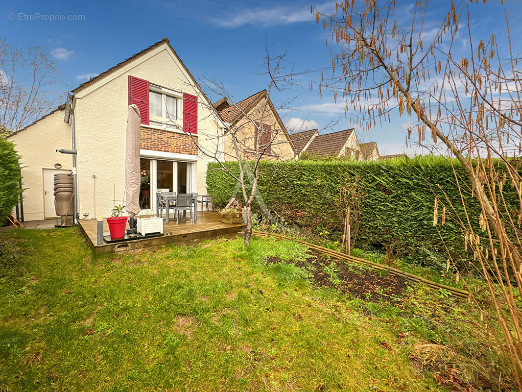 Maison à JOUY-LE-MOUTIER
