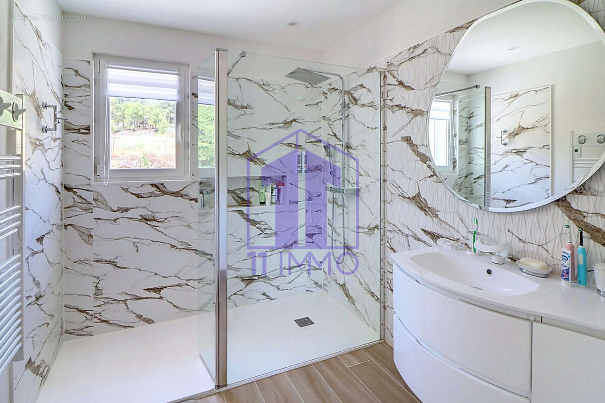 salle d&#039;eau - Maison à CONILHAC-CORBIERES