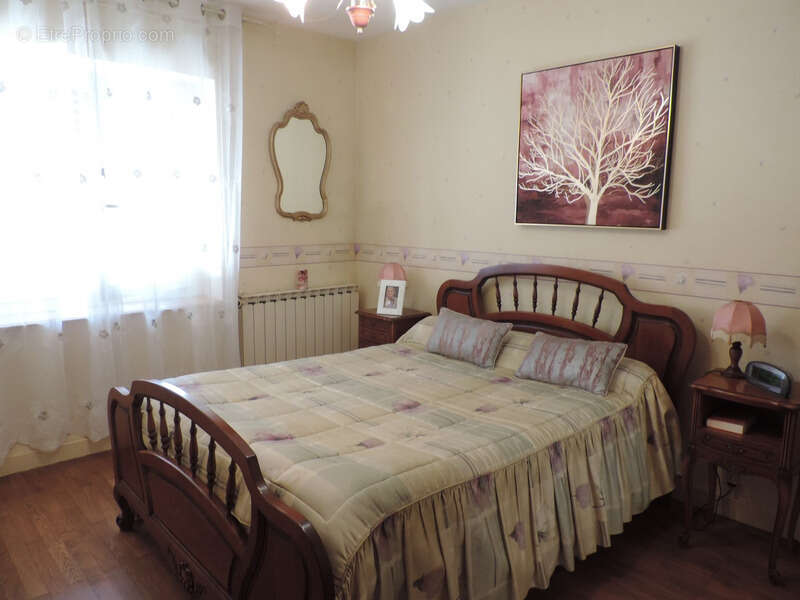 Dpt Ain (01), à vendre BOURG EN BRESSE, quartier Grand Challes, maison de 148 m² sur 2 niveaux (possibilité 2 logements indépend - photo 8