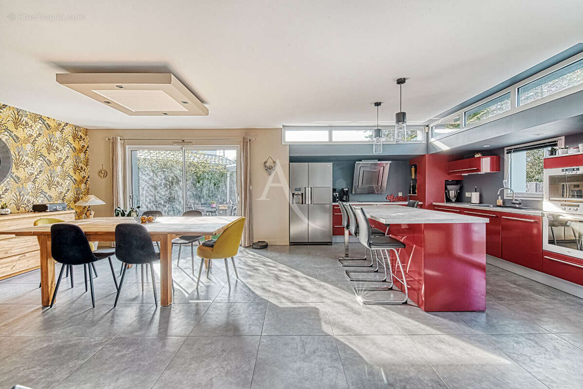 Maison à MONTREUIL-JUIGNE