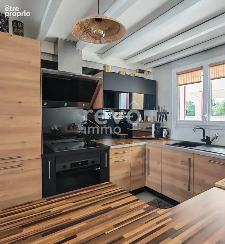 Le Plantay  Maison 133 m²  Piscine, 4 chambres, garage  Terrain 976 m² - photo 8